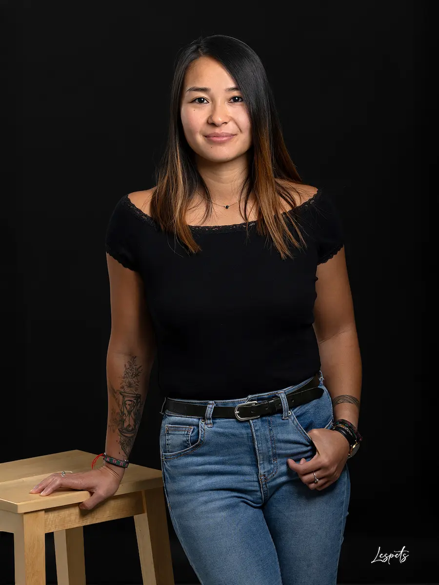 Portrait of Léa Servais, multilingual copywriter and communication strategist